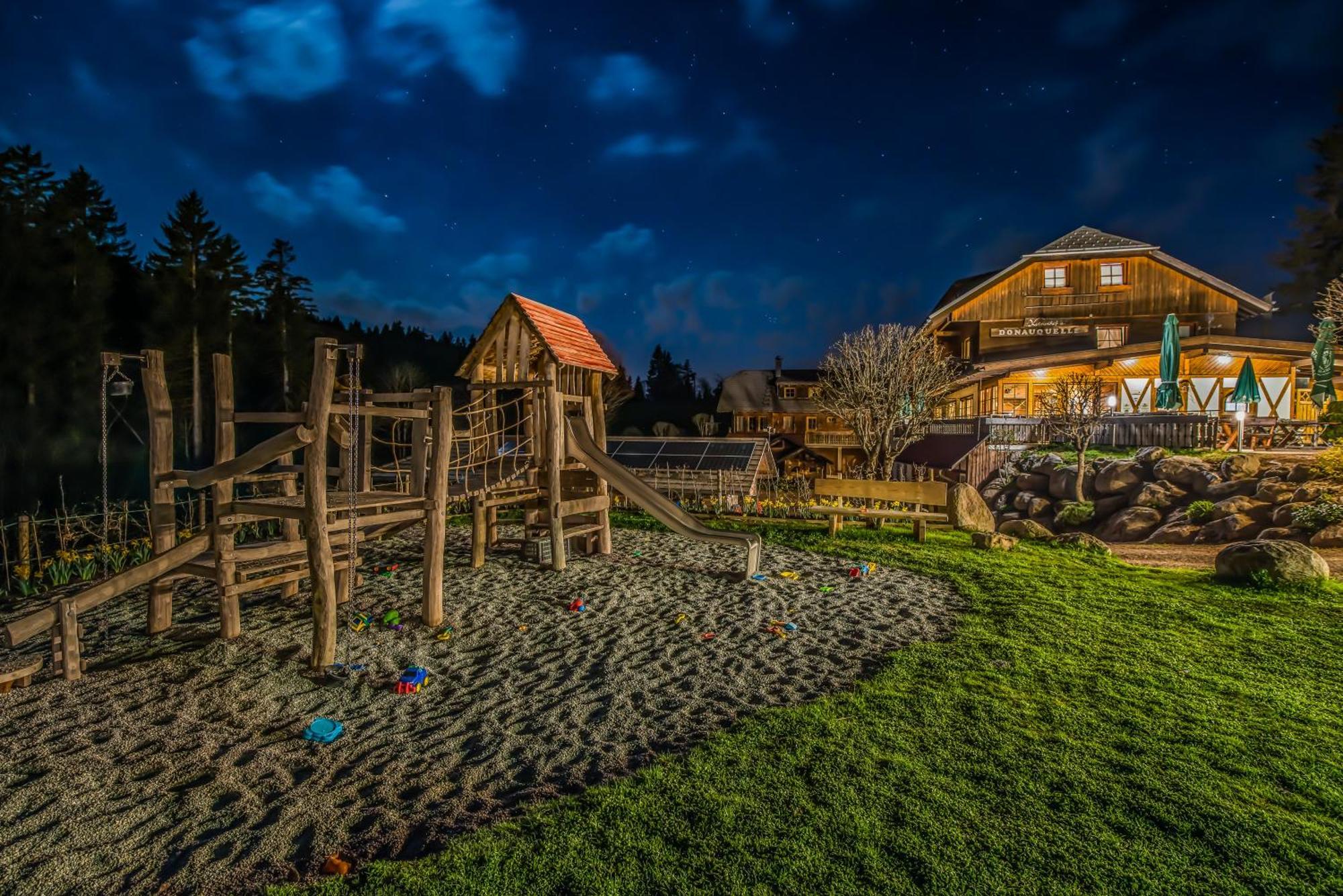 Hoehengasthaus Kolmenhof An Der Donauquelle ฟวร์ตวานเงน ภายนอก รูปภาพ