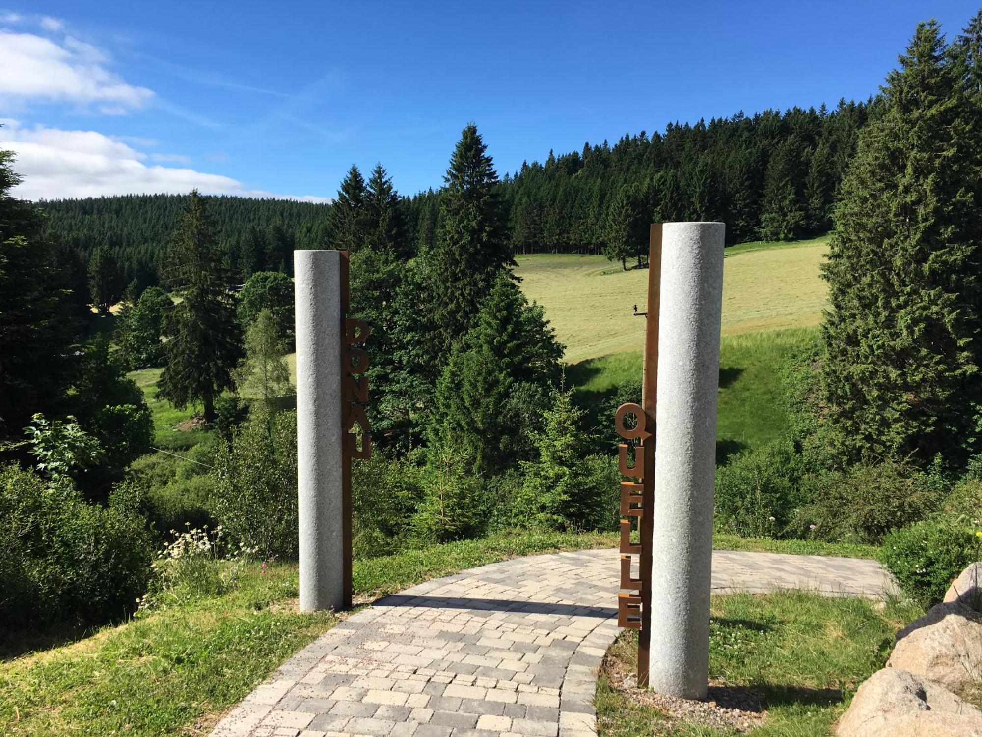 Hoehengasthaus Kolmenhof An Der Donauquelle ฟวร์ตวานเงน ภายนอก รูปภาพ