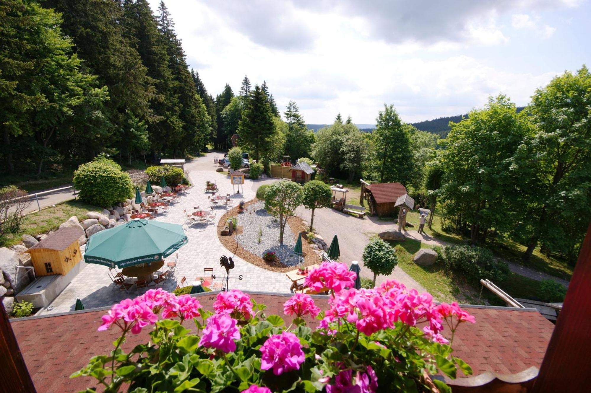Hoehengasthaus Kolmenhof An Der Donauquelle ฟวร์ตวานเงน ภายนอก รูปภาพ