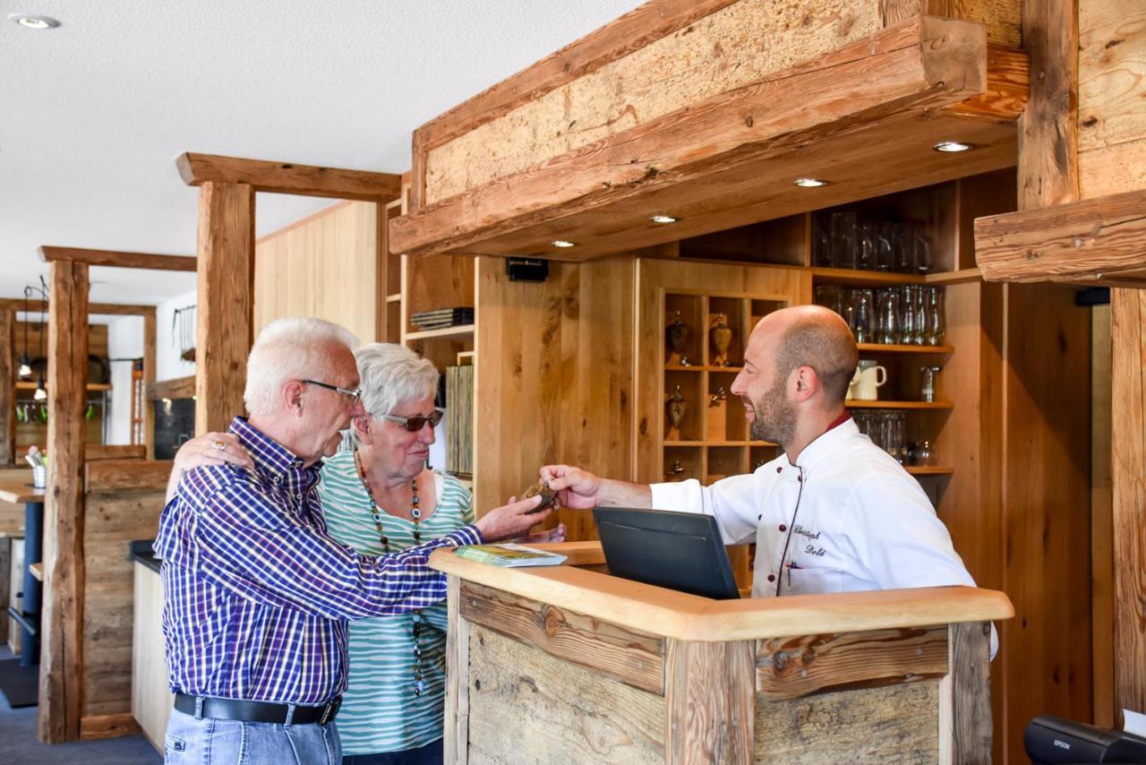 Hoehengasthaus Kolmenhof An Der Donauquelle ฟวร์ตวานเงน ภายนอก รูปภาพ